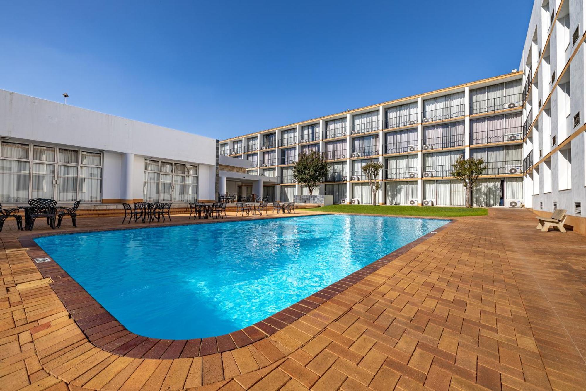 African Sky Ermelo Inn Экстерьер фото